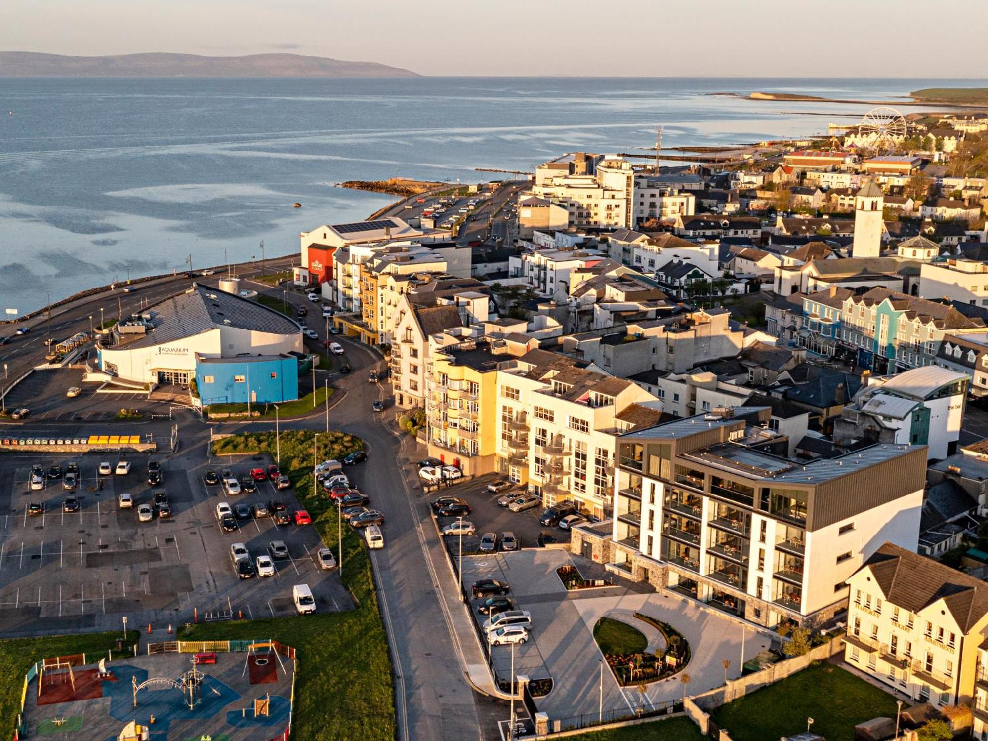 Shoreline Apartments Galway Esterno foto